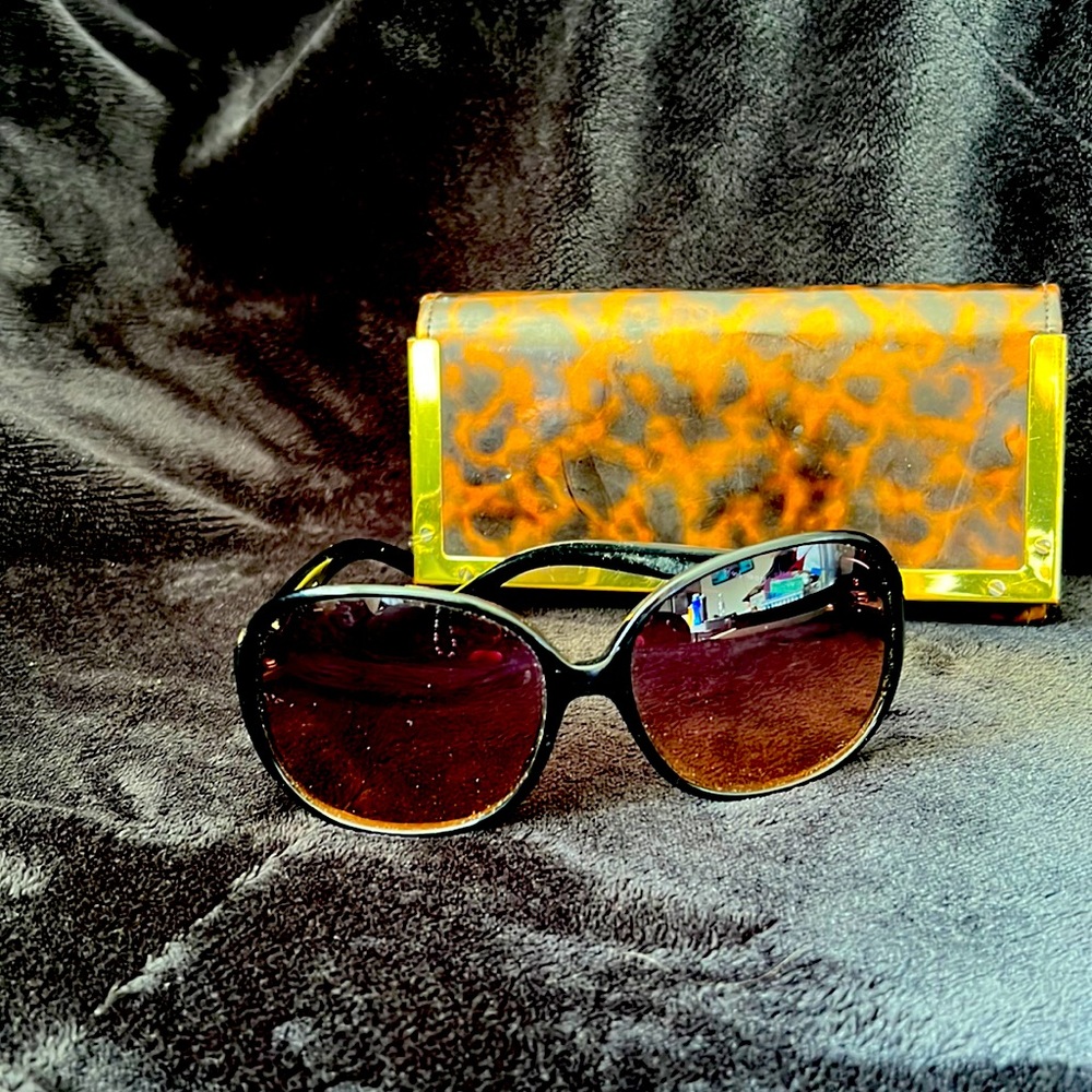 Tory Burch Woman’s Sunglasses